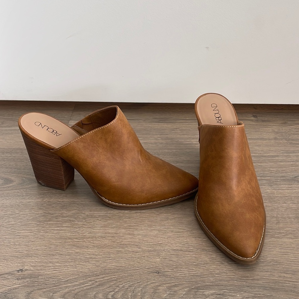 Woman’s Cognac Faux Leather Maya Block Heel Mule